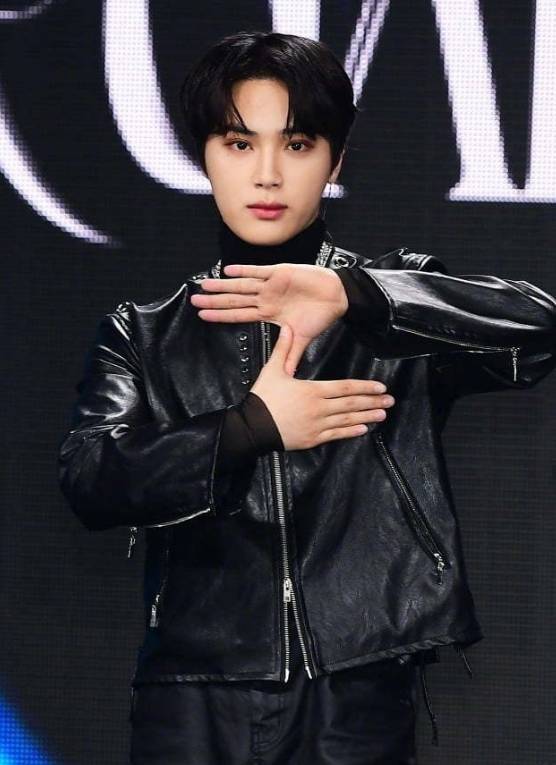 创盈中心 曝周鹤年与明日花绮罗发生一夜情！涉嫌性交易行为